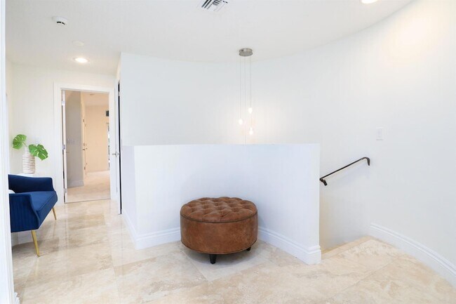 Building Photo - 247 S Ocean Blvd