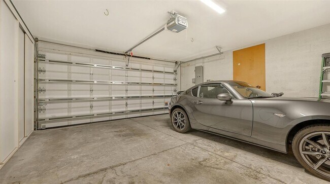 Building Photo - 9300 Clubside Cir