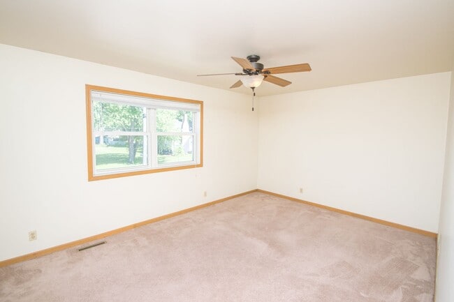 Building Photo - 2 bedroom / 1.5 bathroom Townhome for rent in Chesterton