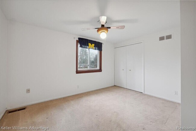 Building Photo - 19263 Sunset St