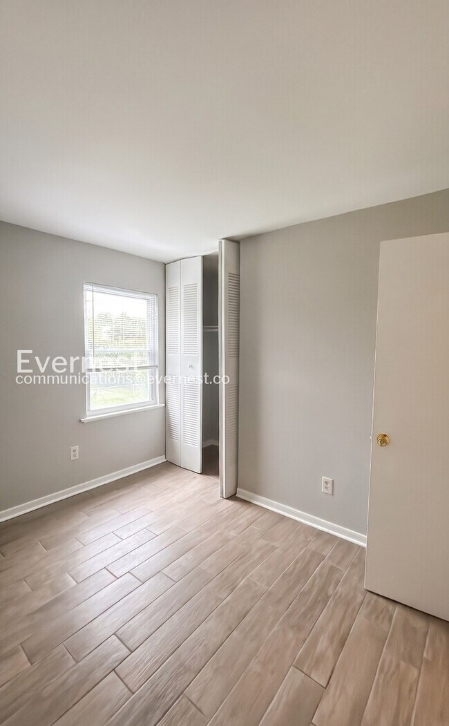 Building Photo - 3-Bedroom Home with Spacious Living and Convenient Amenities / Pet-Friendly / Vouchers Accepted /...