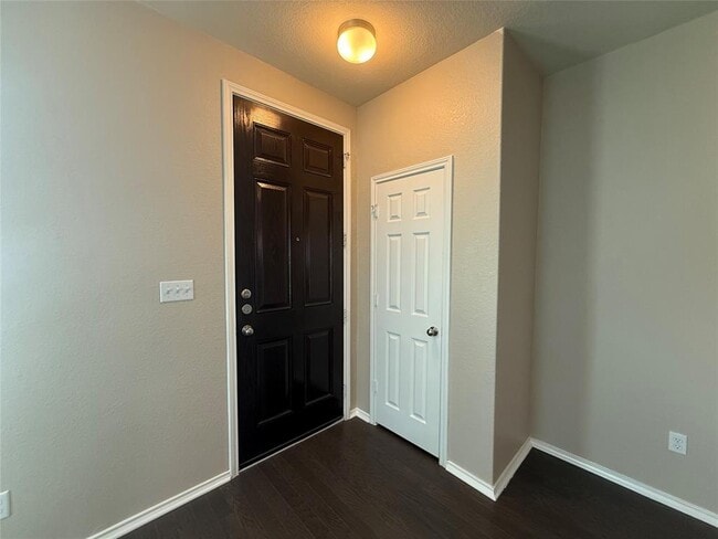 Building Photo - 225 Russet Trl