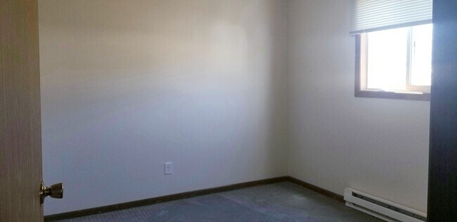 Bed 1 - 301 Linde St