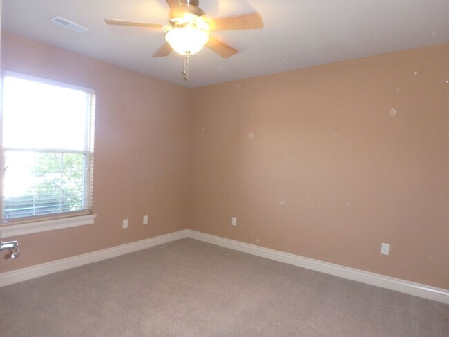 Building Photo - Great 3 Bed 2 Bath House in Mill Creek Manor!