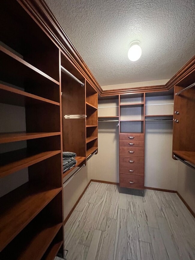 Building Photo - NICE 3 BED 2 BATH!