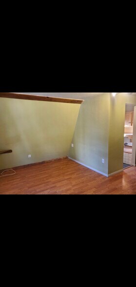 Building Photo - 2135 Rainbow Valley Blvd