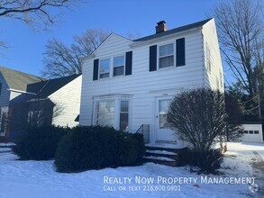 Building Photo - 3 bedroom 1.5 Bath Single Family