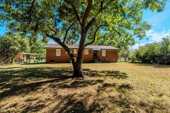 Building Photo - Updated 3 bed/2 bath home for lease in Old...