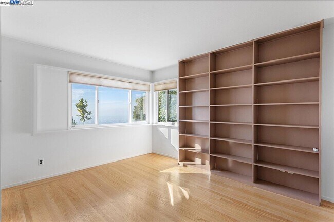 Building Photo - 75 Chadbourne Way