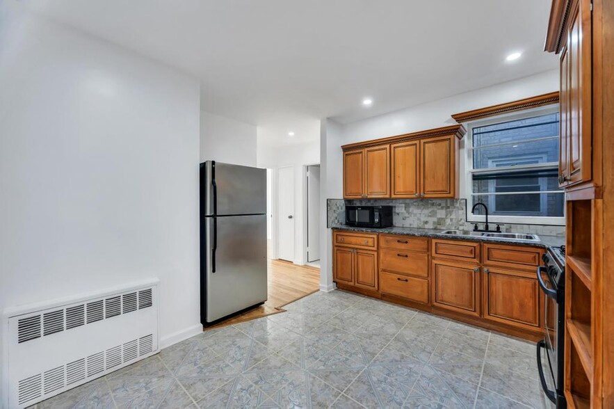 Kitchen - 5614 Avenue N