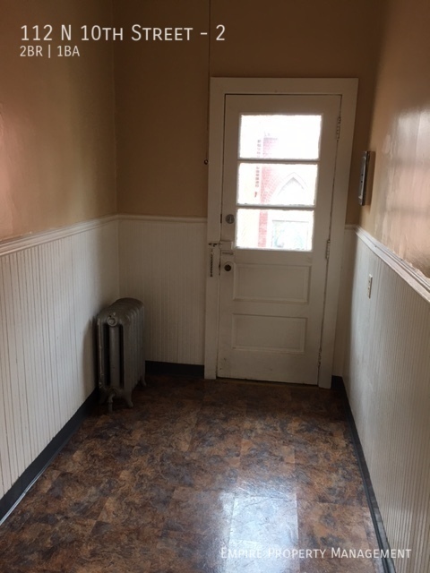 Building Photo - 2nd Floor: 2 Bedroom / 1 Bathroom Apartmen...