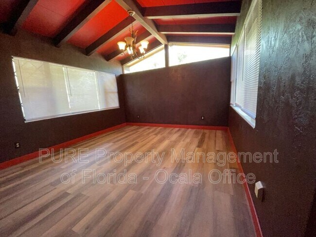 Building Photo - 4211 SW 6th Ave