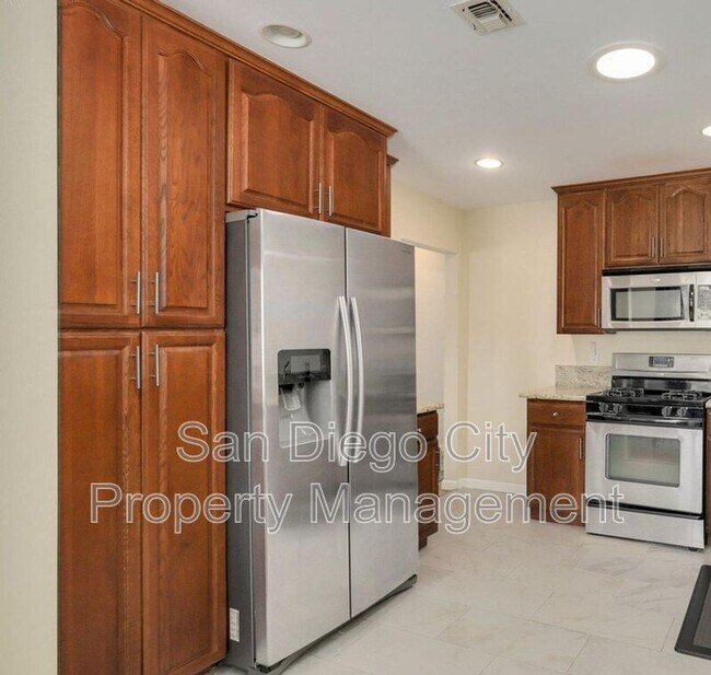 Building Photo - 5442 San Onofre Terrace