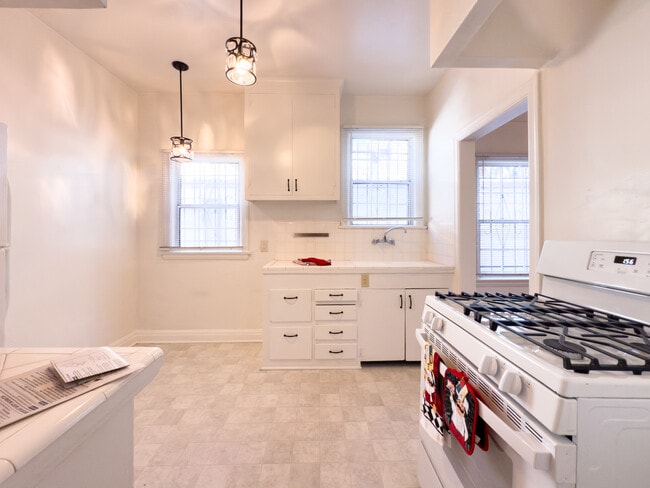 Building Photo - 649 N Irving Blvd