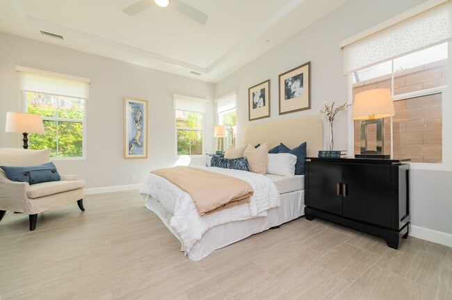 Building Photo - Fully Renovated 2 Bed, 2.5 Bath + Den Single Story Home Available NOW in Eastwood Village in Irvine!