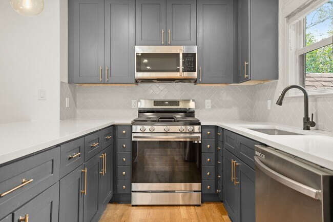 Building Photo - 1207 Romeria Dr