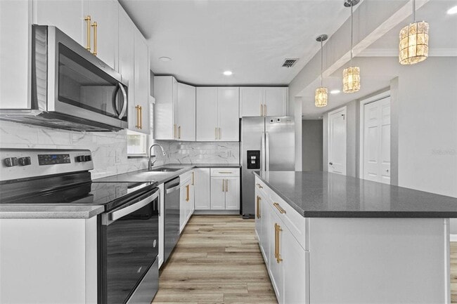 Building Photo - 2302 S Thixton Ct