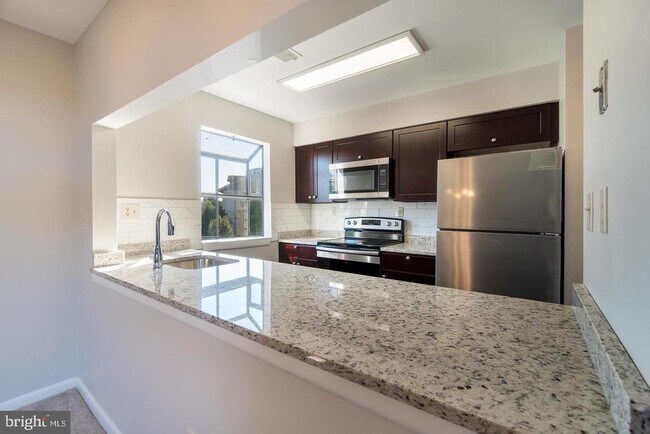 Building Photo - 13408 Shady Knoll Dr