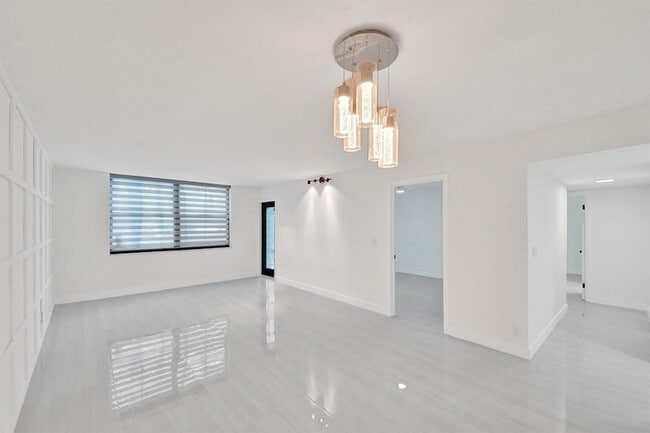 Building Photo - 3800 N Hills Dr