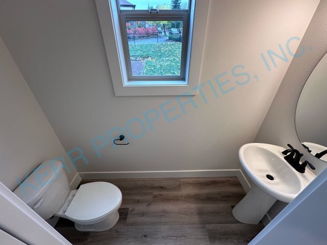 Building Photo - Charming 3-Bed Townhouse Oasis with 2.5 Baths on Pleasant St, Sandy, OR – 1,534 Sq Ft of Comfort!