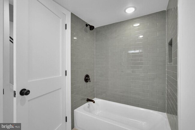 Building Photo - 2670 Braddock St