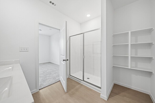 Building Photo - 610 Amber Fls Dr