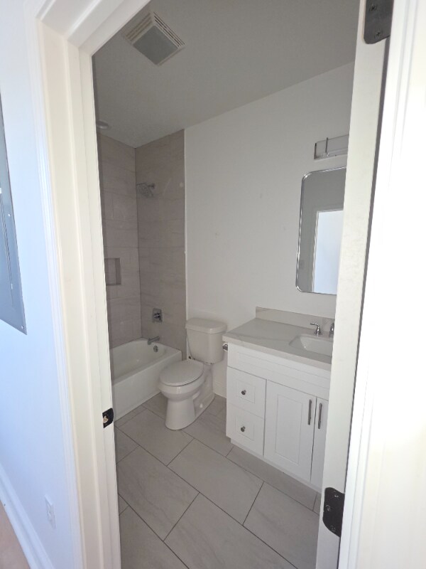 Building Photo - 2431 Franklin Ave