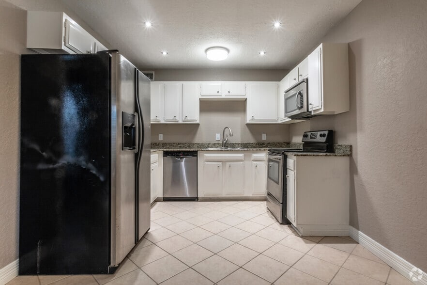 Kitchen - The Oaks at Hazel