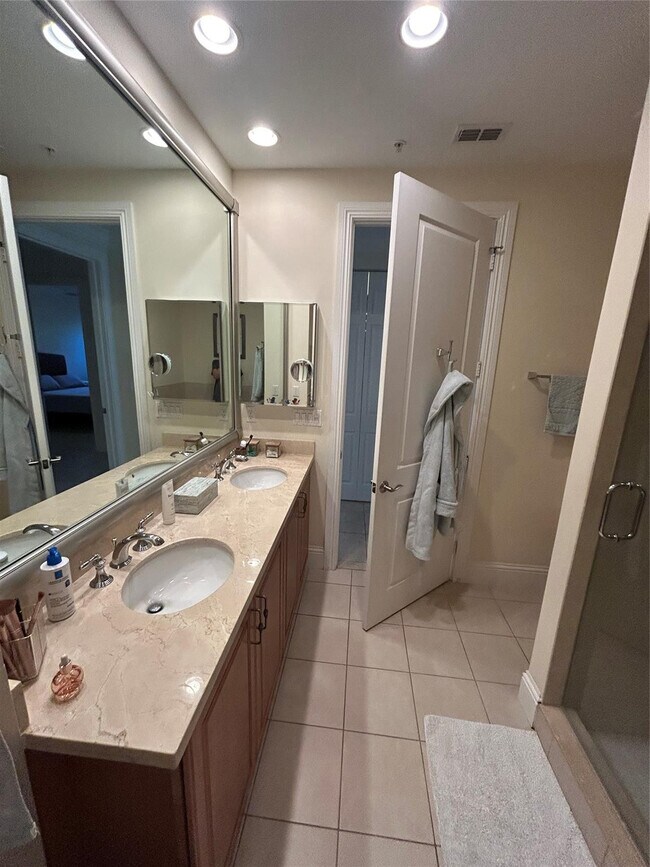 Building Photo - 226 N Latitude Cir