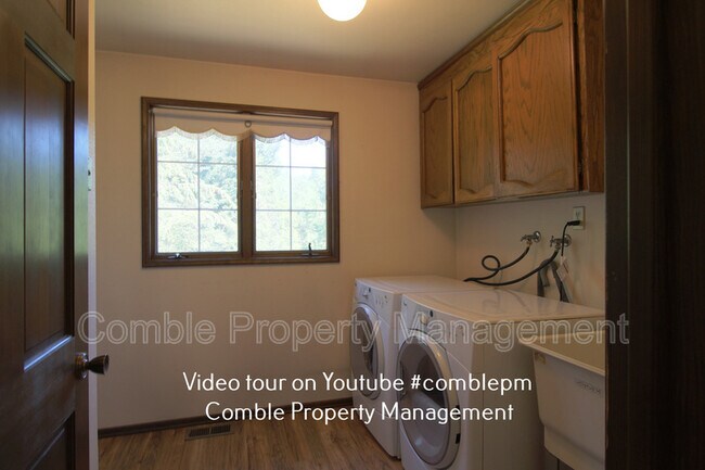 Building Photo - 2534 Medina Cir