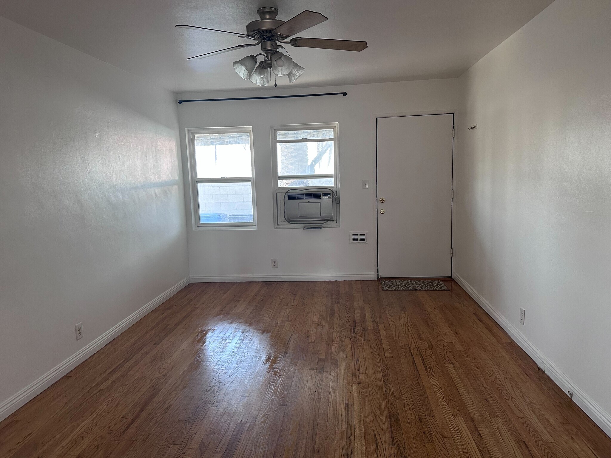 Building Photo - 14520 Killion St