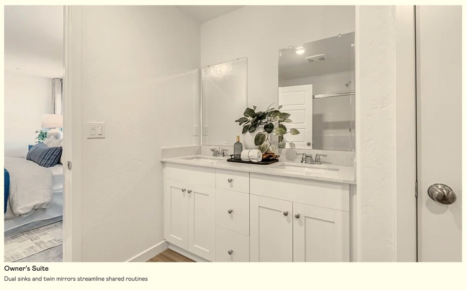 Building Photo - 4446 Buckingham Ave