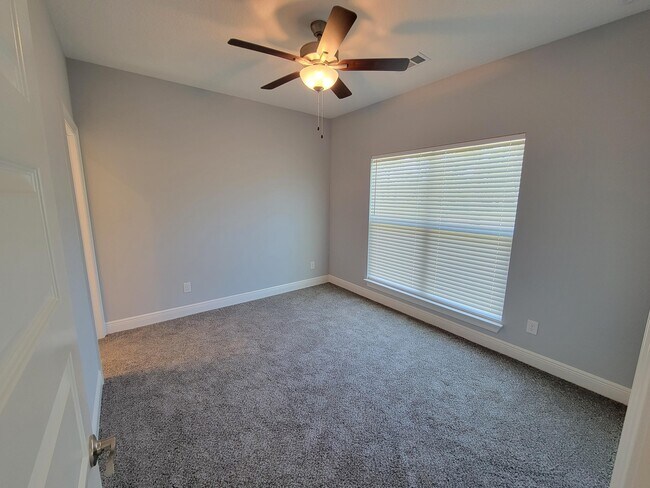 Building Photo - 1628 Ponderosa Dr