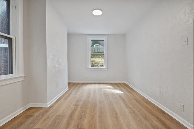 Building Photo - 306 Marie Ave