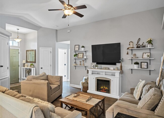 Building Photo - 8390 Island Dr