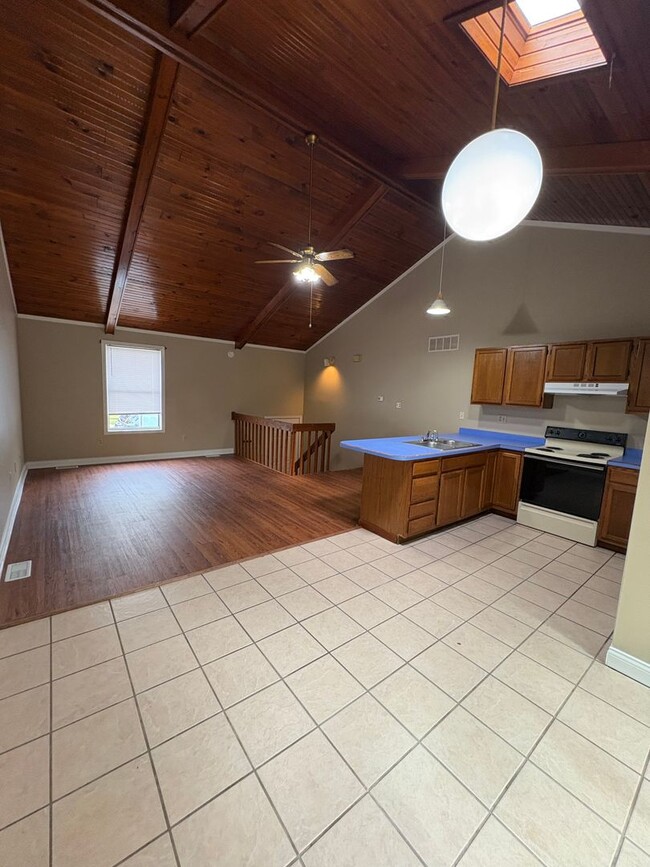 Building Photo - 1136 Dale Dr