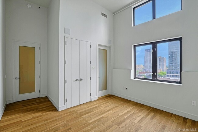 Building Photo - 25 Leroy Pl