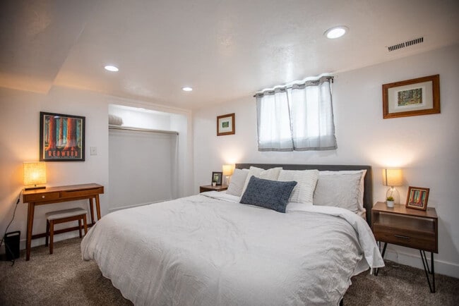 Building Photo - 9949 E Sego Lily Dr