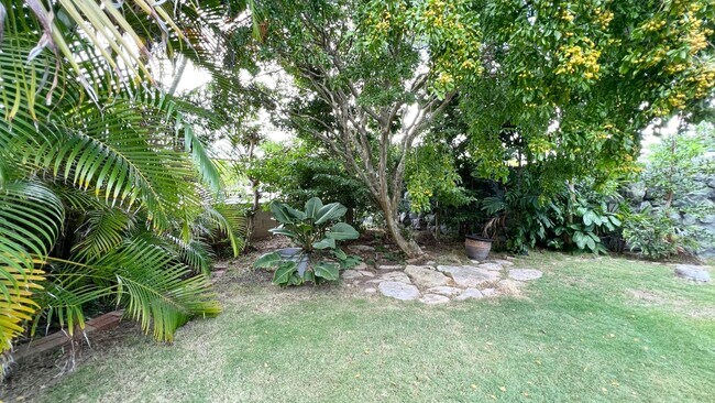 Building Photo - RARELY AVAILABLE 3 BEDROOM NEAR BEACH