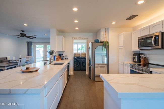 Building Photo - 1909 E Bethany Home Rd