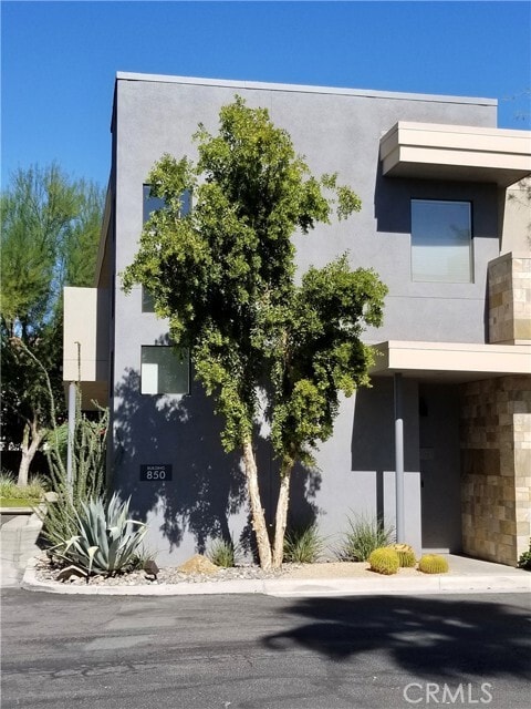 Primary Photo - 850 E Palm Canyon Dr