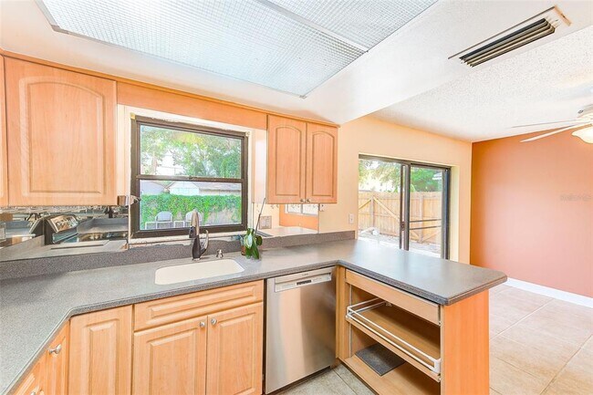 Building Photo - 3471 14th Ave N