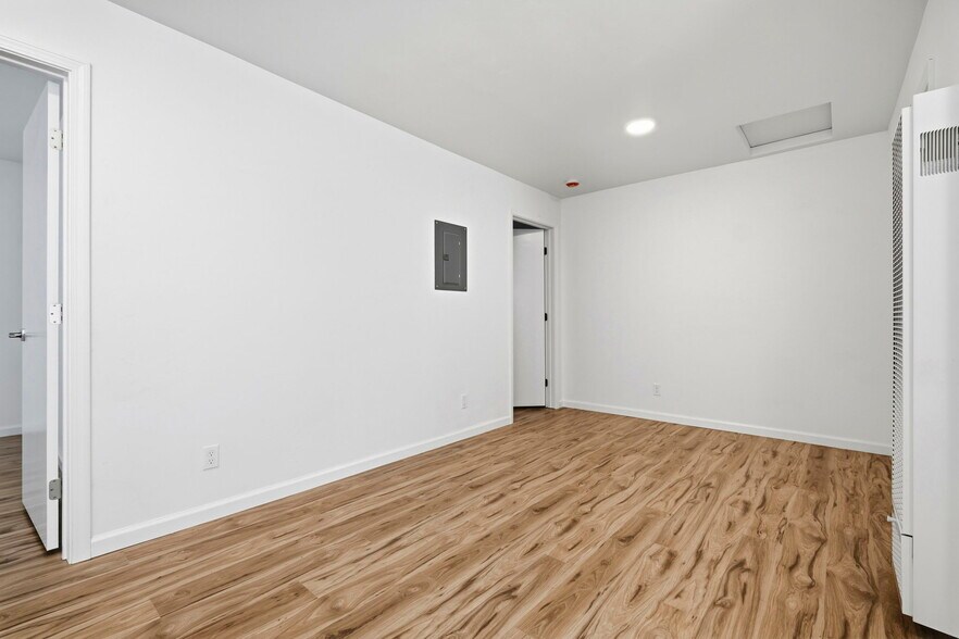 Building Photo - 114 Park Ave