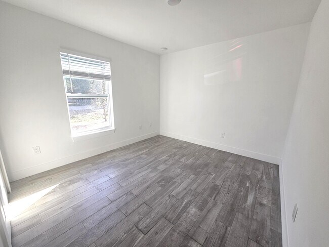 Building Photo - 2447 NW 5th St