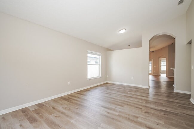 Building Photo - 204 Cornwall Ct