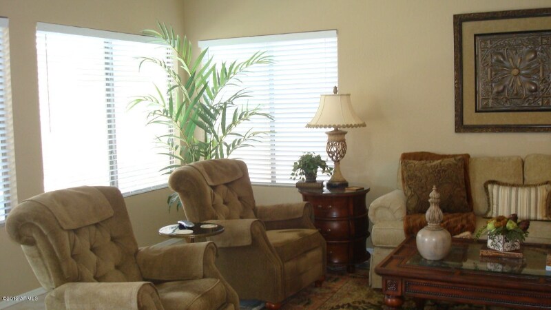 Building Photo - 1143 S Amandes
