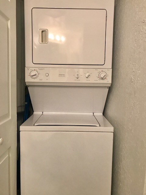 Building Photo - 8050 Severn Dr