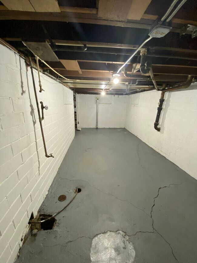 Building Photo - Cozy 2 Bedroom 1 Bath