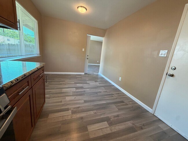 Building Photo - 5725 Woodleigh Dr