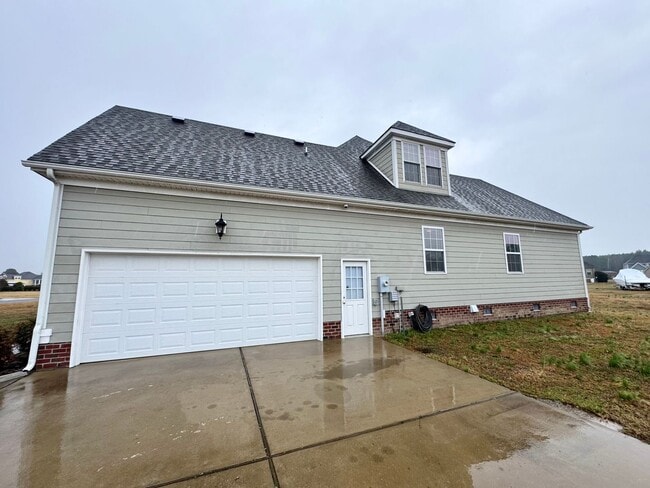 Building Photo - 125 Tulip Tree Dr